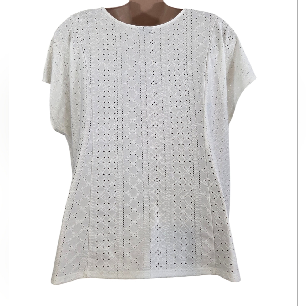 Torrid Embroidered Eyelet Short Sleeve Lightweight White Blouse ~ Pre-Owned Sz 4 - Picture 5 of 11